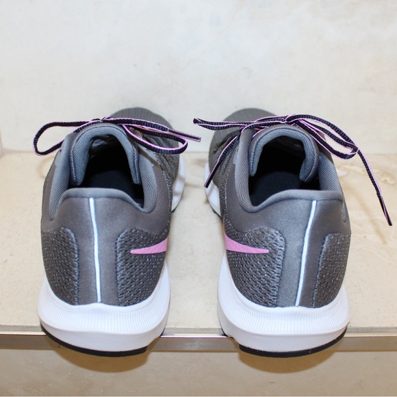 Nike Quest running shoes (women’s 9.5) - Picture 4 of 9